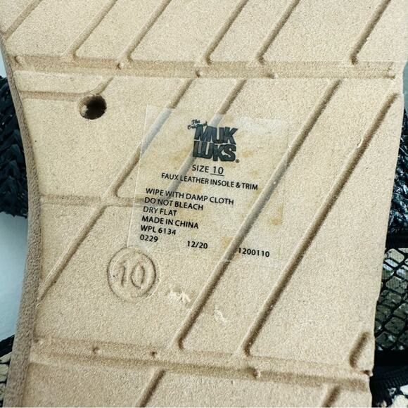 Mukluks Womens Ankle Strap Sandals Snake Skin Flats Black Shoes Size 10 - Picture 9 of 9